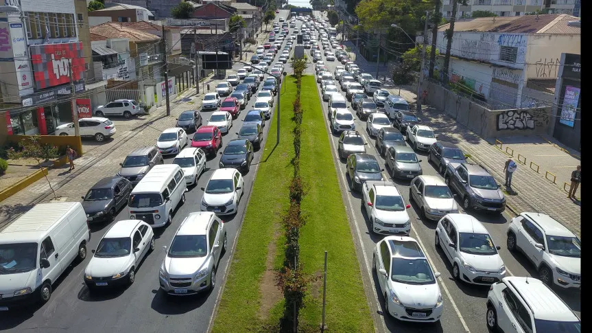Mais de 2,5 milhões de carros, 268,7 mil motocicletas, 244,7 mil caminhonetes e 225,1 mil camionetas terão a redução no IPVA. Foto: AEN