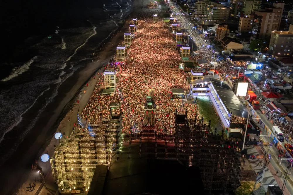 É apenas o segundo final de semana de atrações da edição 2026 do Verão Maior Paraná, mas a quantidade de pessoas já bateu toda a temporada de 2024. Foto: Geraldo Bubniak/AEN