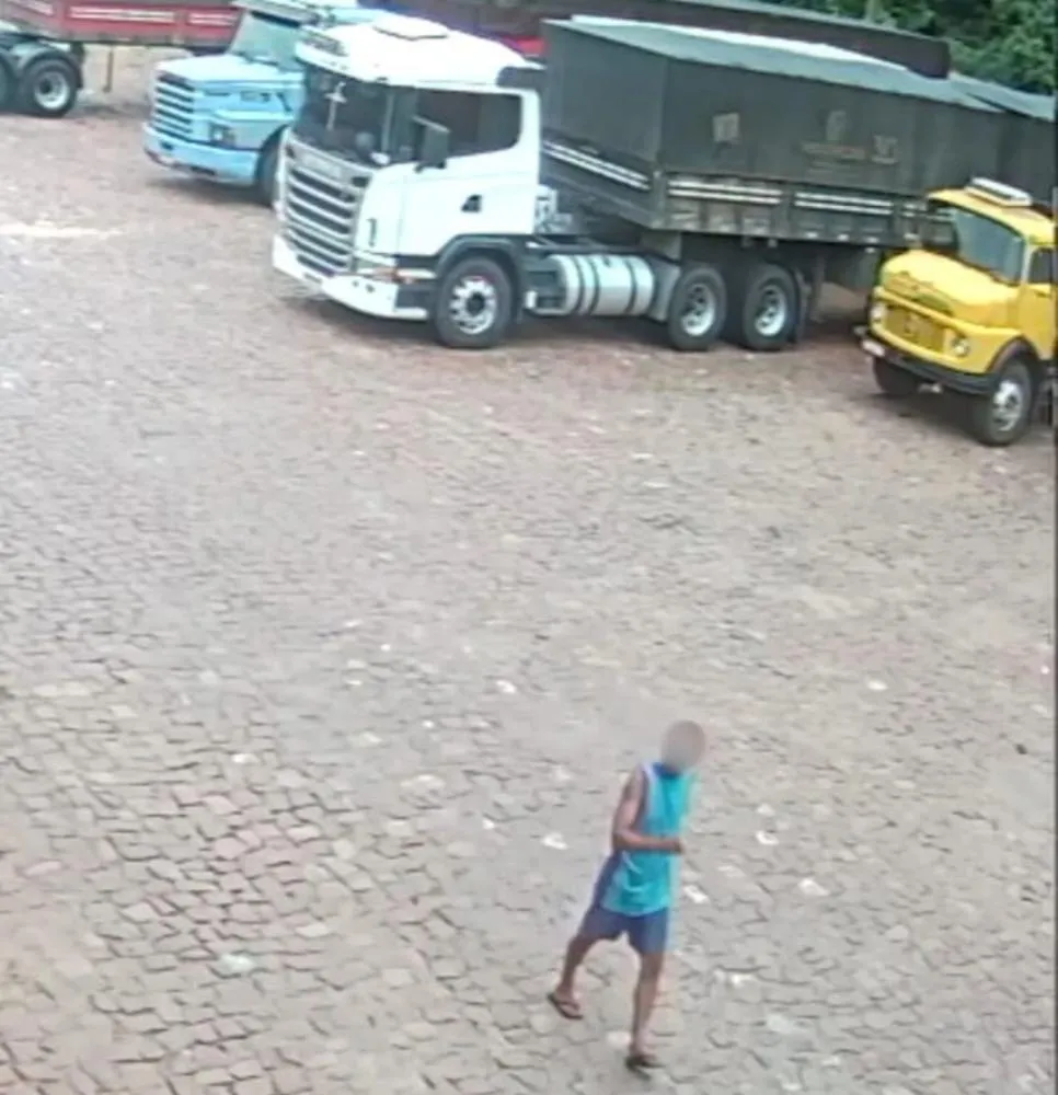 Imagens do suspeito circulam amplamente nas redes sociais, mas a polícia afirma que ainda não há provas e que o caso segue em investigação. Foto: Divulgação