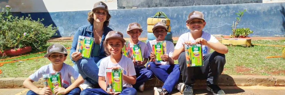 Livro foi escrito por alunos da Escola Ângelo Mazzarotto, para o Programa Agrinho, e se tornou referência. Foto: SENAR