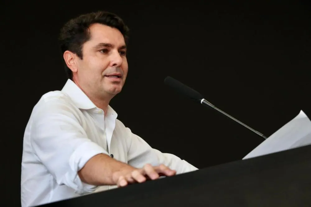 “O Gerson, por onde passou, construiu respeito e credibilidade. Sua presença na presidência da associação assegura diálogo permanente e resultados concretos para os Campos Gerais”, disse o deputado. Foto: Assessoria