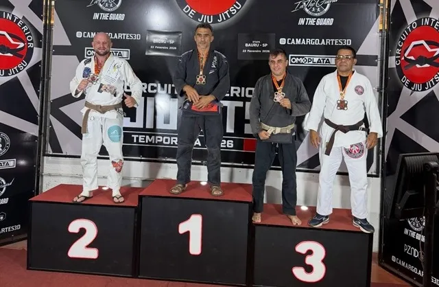 No topo do pódio, o jacarezinhense Rafael Filipini, conhecido no meio esportivo como Rafael Baiano. Foto Arquivo Pessoal