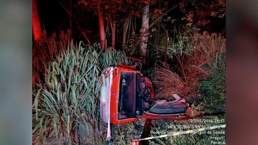 O motorista do Fiat Uno morreu ainda no local, antes da chegada do socorro. Fotos PRE - Divulgação