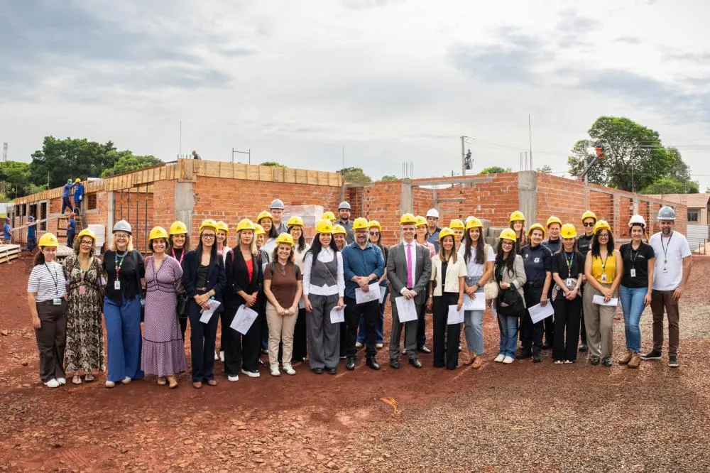 A agenda reuniu representantes do Ministério das Mulheres, autoridades municipais, estaduais, integrantes do sistema de justiça e forças de segurança, além de equipe técnica da Itaipu e Itaipu Parquetec. Foto: Rubens Fraulini/Itaipu Binacional