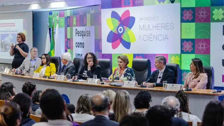Pesquisadoras, estudantes e instituições foram premiadas na segunda edição do Prêmio Mulheres e Ciência, promovido pelo CNPq em Brasília. Foto: Luara Baggi / Ascom MCT