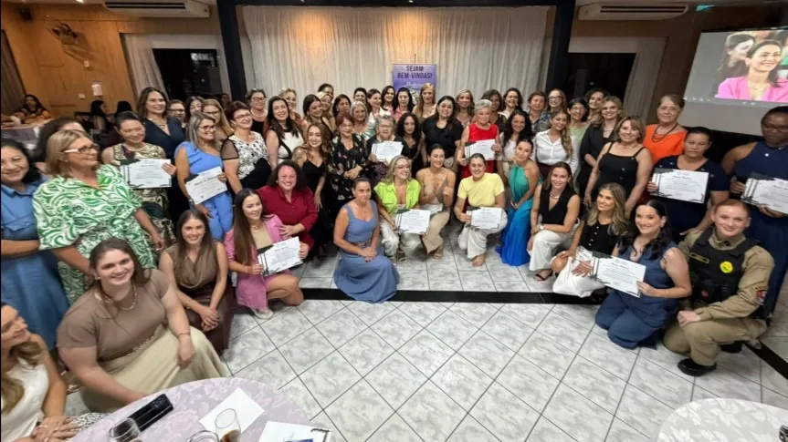 Homenagem aconteceu na última quinta-feira (19). Foto: Divulgação/Assessoria Parlamentar
