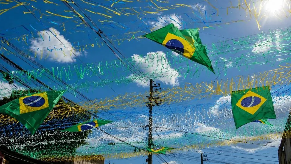 Foto: Reprodução/Internet - com edição IA-Folha Extra
