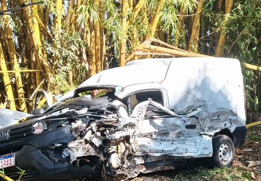Homem morre após ficar preso às ferragens em grave acidente no Norte Pioneiro 