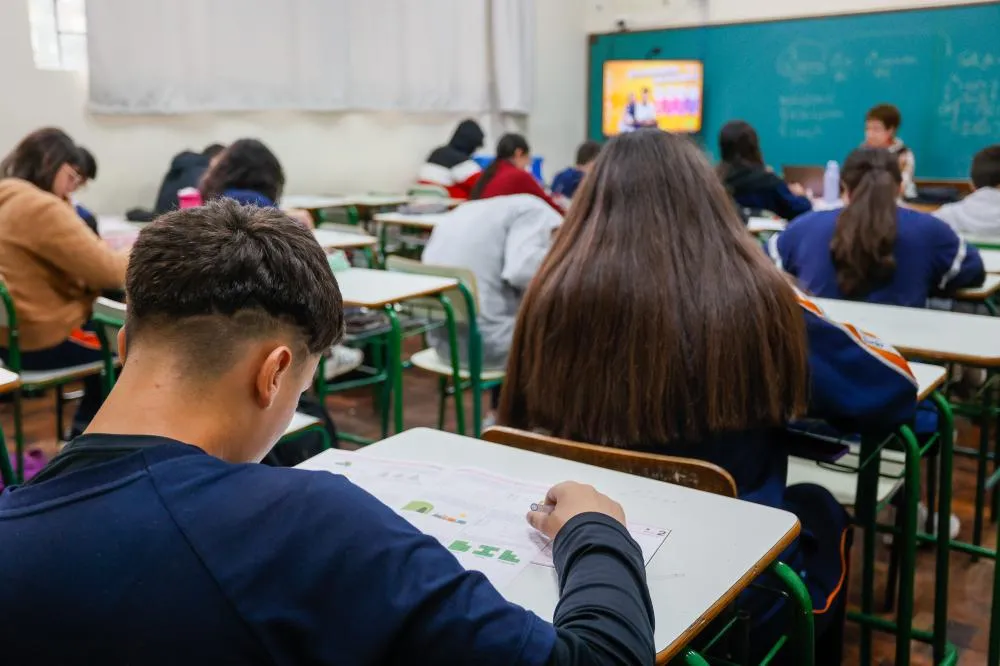 Paraná comemora melhor taxa frequência escolar do ensino médio do Brasil