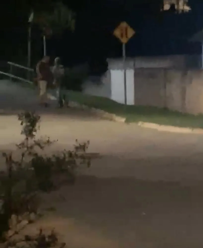 Enquanto a família se escondia, o autor espalhou o pânico na cidade. Foto: Divulgação