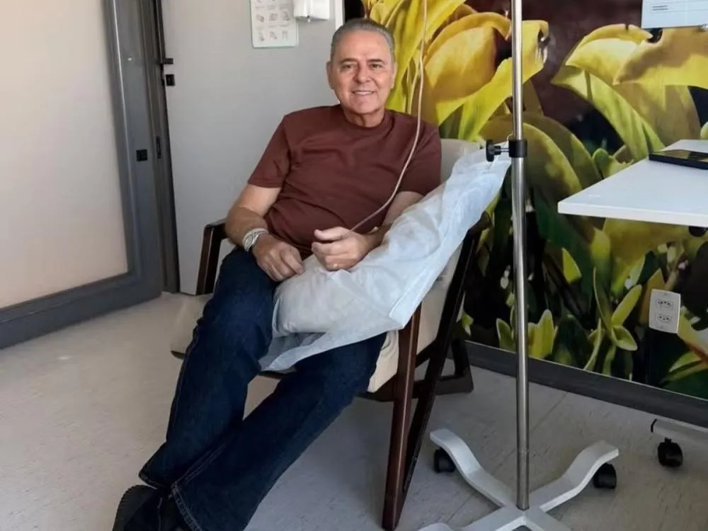 Luis Roberto celebra metade do tratamento: “Seguimos firmes” (Reprodução / Instagram @luisrobertoreal)