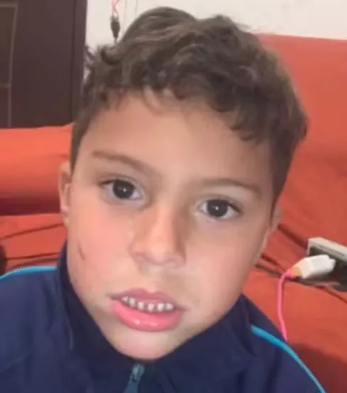 João Gabriel Ferreira dos Santos, de apenas 5 anos, que estava desaparecido desde a manhã de domingo (26). Foto: Reprodução/G1 Paraná