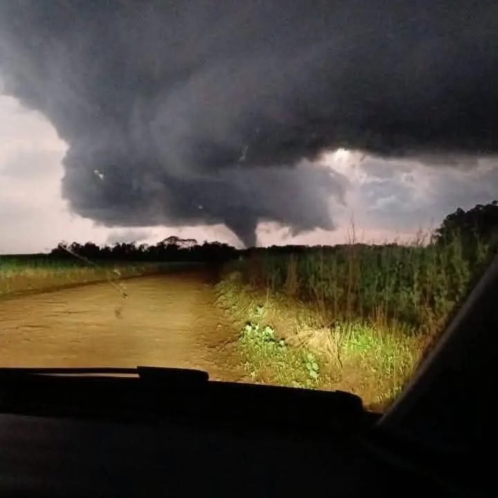 Tornado no interior de Giruá/RS. Foto: Reprodução/Timburi Ouvintes