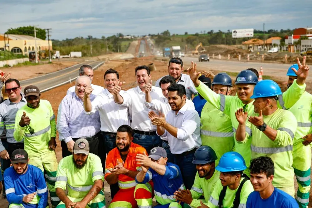 Ratinho Junior, Sandro Alex, Alexandre Curi e Rafael Greca em visita às obras da BR-153. Foto: Assessoria