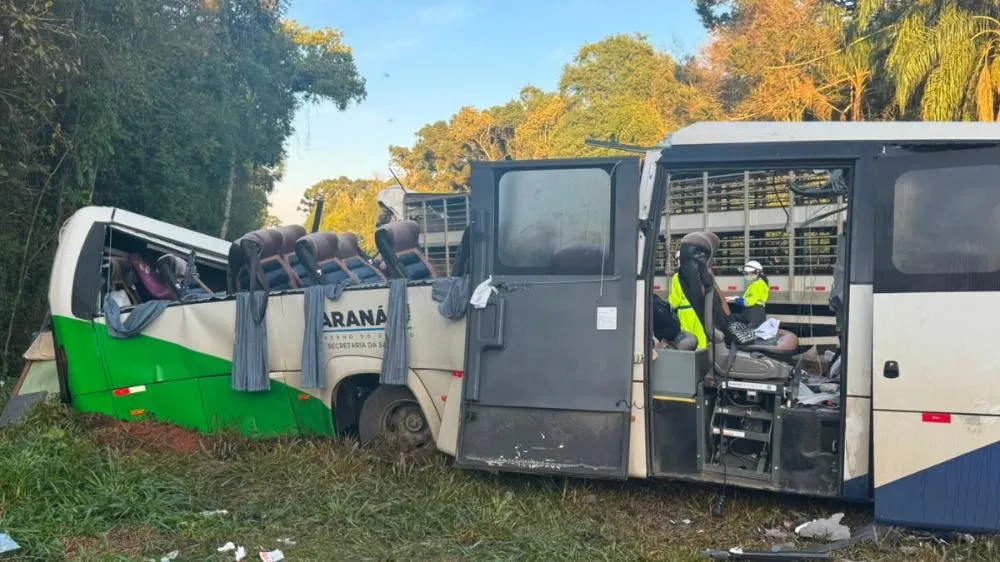  Das 23 pessoas que morreram no acidente, 22 estavam no micro-ônibus da Saúde de Imbituva. Foto: CBMPR