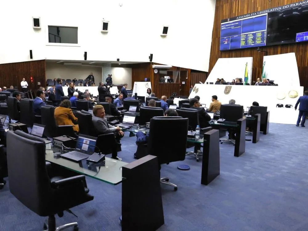 O texto aprovado nesta terça-feira (25) prevê receita líquida de R$ 84,5 bilhões no próximo exercício, valor 5,9% superior aos R$ 79,8 bilhões estimados para 2026. Foto: Orlando Kissner/Alep