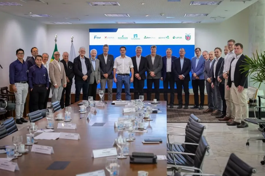 Governador destaca força do cooperativismo em novo complexo de esmagamento de soja nos Campos Gerais