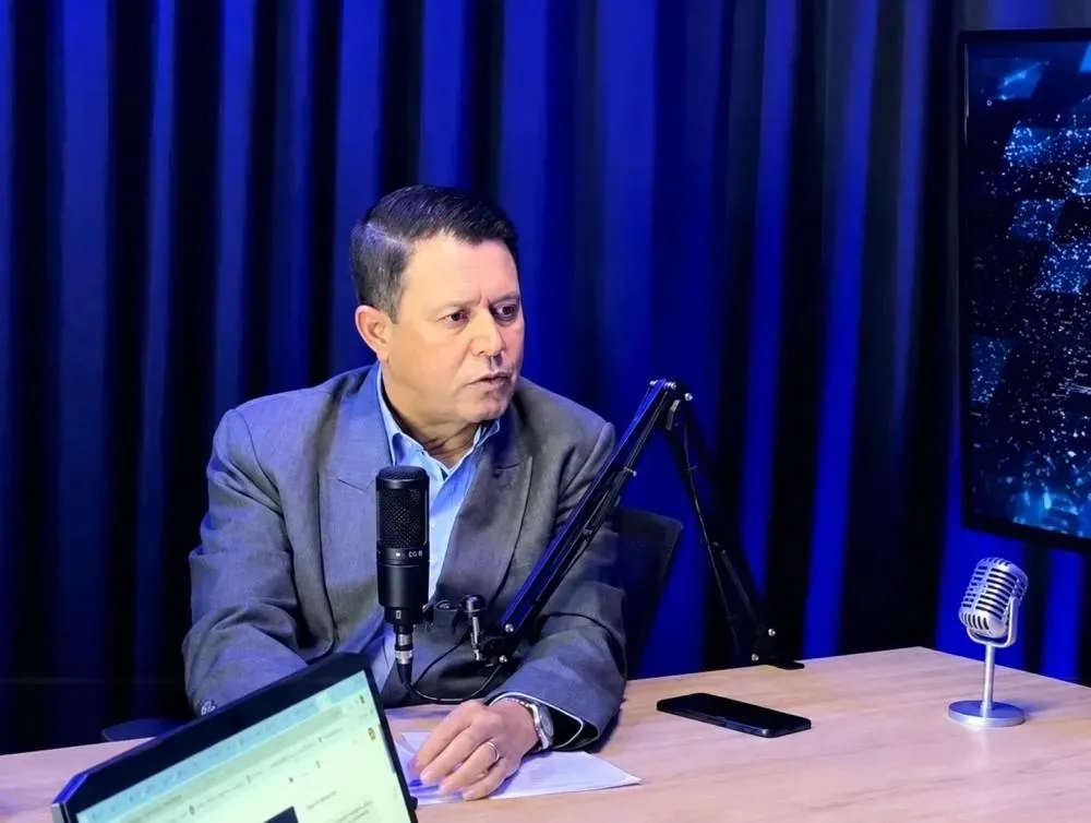 Élcio José Vidal, o Calé Vidal (PSD), prefeito afastado de Santana do Itararé, em podcast com a Folha em 2024. Foto: Arquivo Folha Extra
