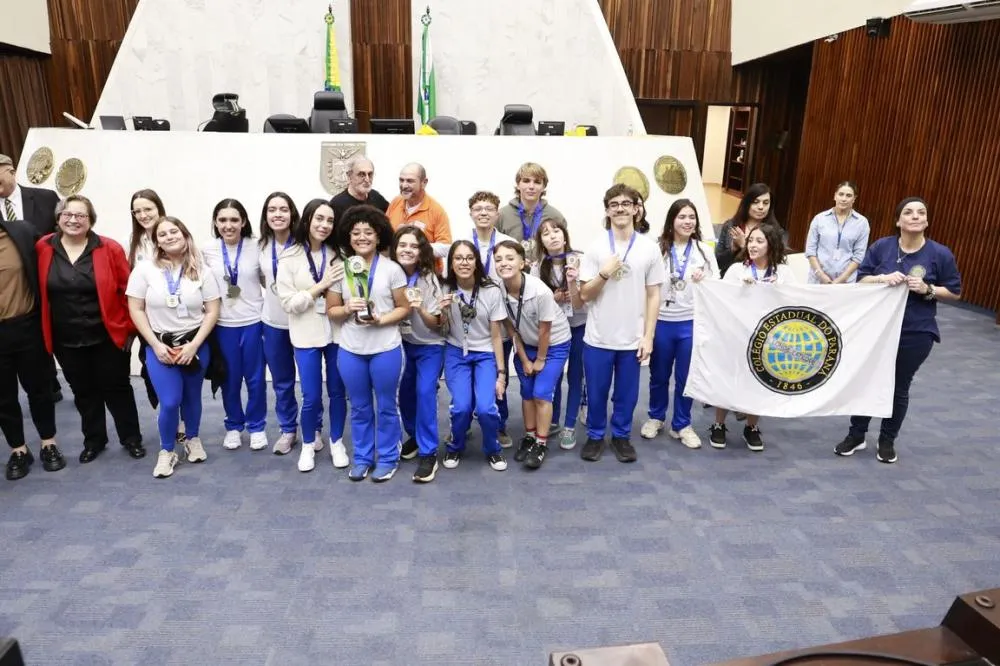 Colégio Estadual do Paraná vence final do Debatedores Nota Mil na Assembleia