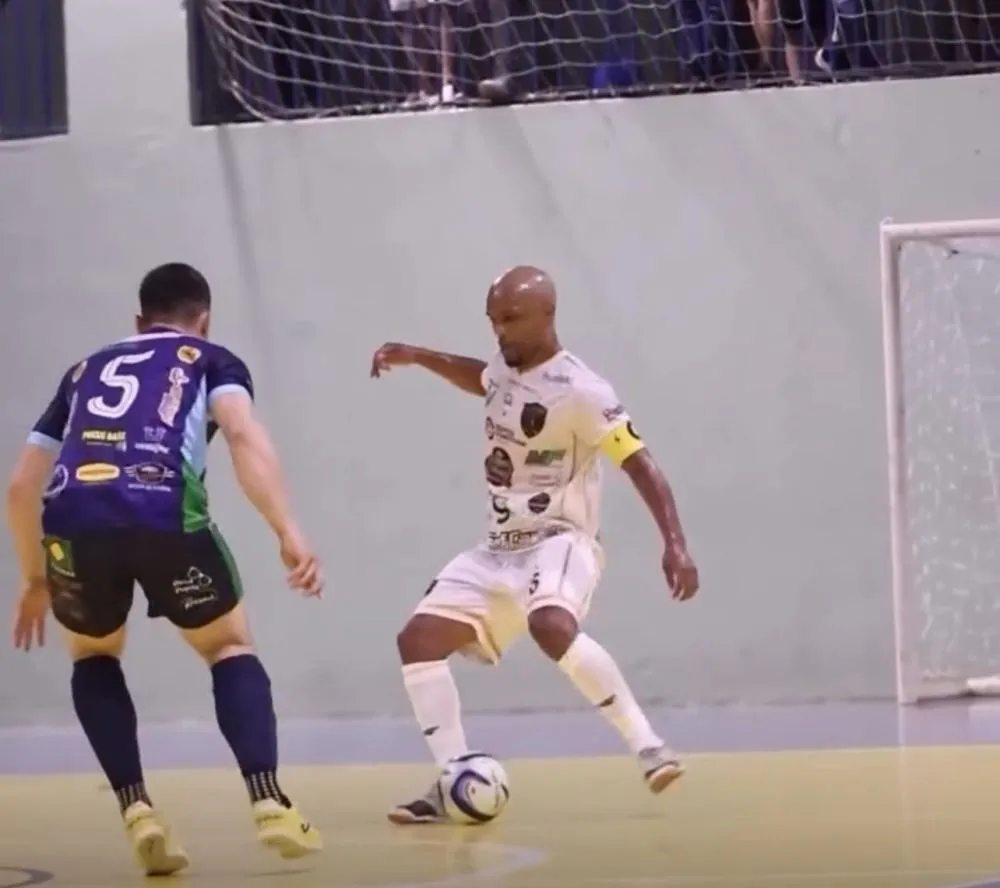 Temporal deixa ginásio sem energia e suspende Copa Comércio em Wenceslau Braz; jogos não voltam nesta terça