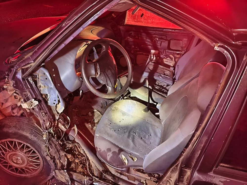 Idoso de 79 anos morre em grave acidente entre carro e carreta na BR-153, em Ibaiti