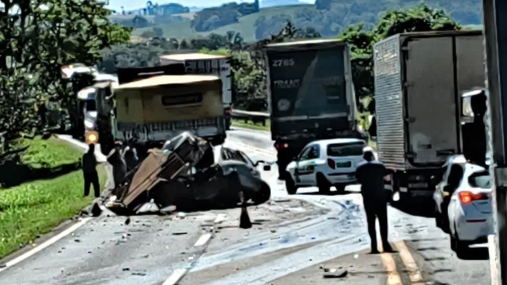 Acidente interdita PR-092 entre Arapoti e Wenceslau Braz; há relato de morte