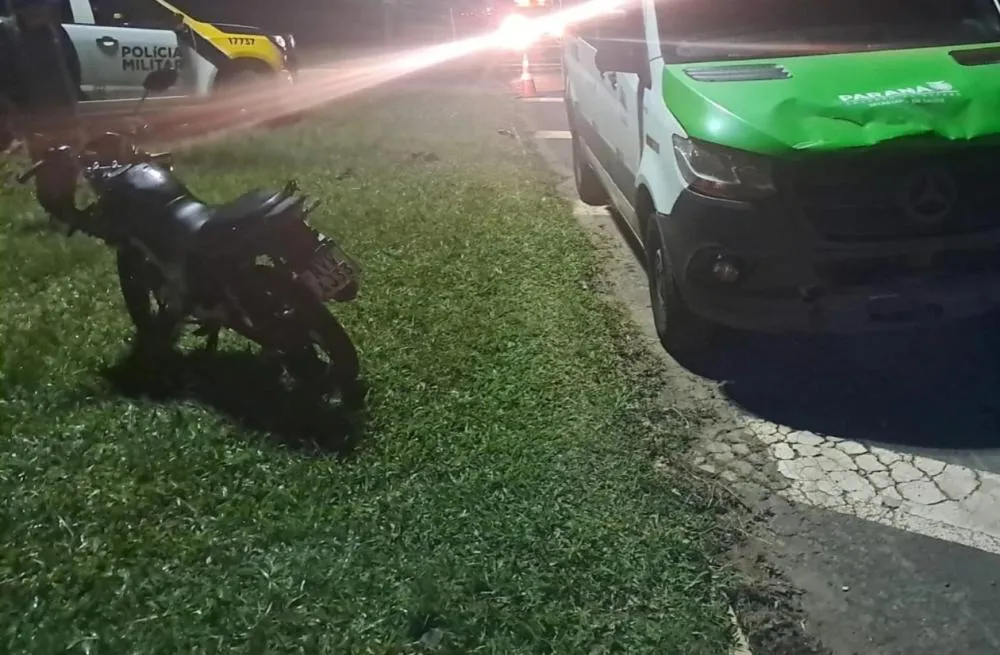 Acidente com micro-ônibus da saúde de Sengés deixa jovem ferido na PR-151