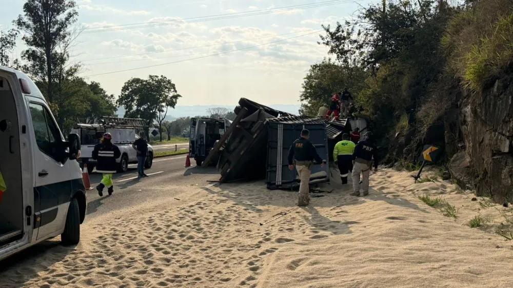 Feriado termina com três mortes e quase 100 feridos em acidentes no Paraná