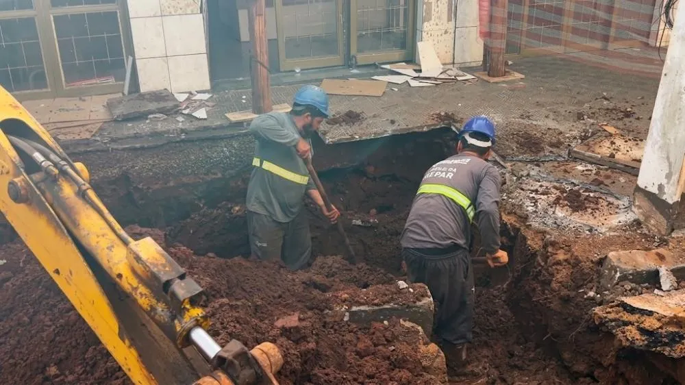 Problema encontrado: cano rompido da Sanepar comprometeu solo em Wenceslau Braz
