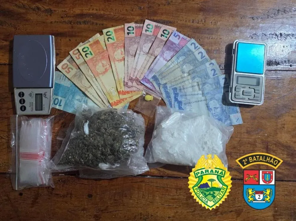 Drogas foram encontradas na cozinha e lavanderia da casa do suspeito. Foto: PMPR