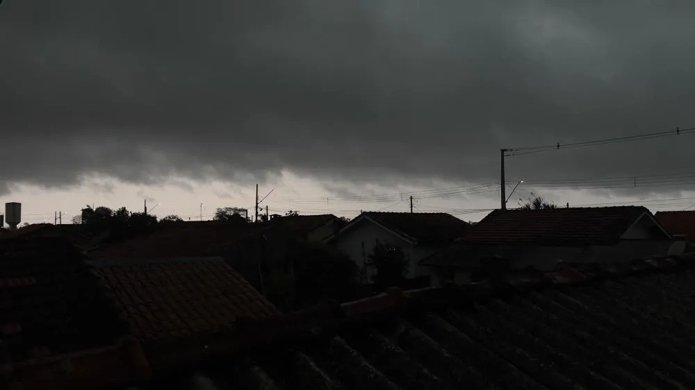 Norte Pioneiro entra novamente em alerta para tempestades e vendavais