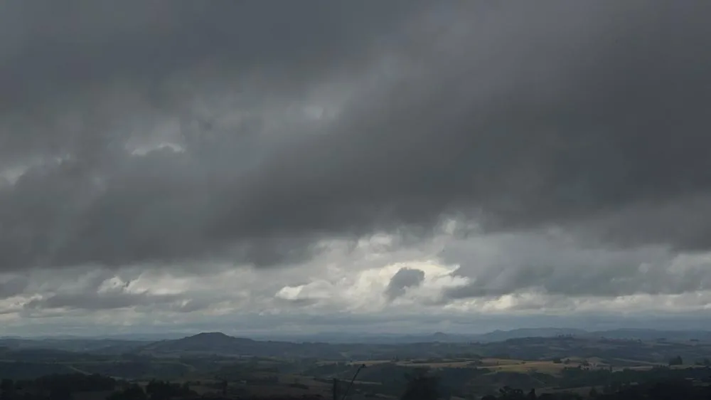 Último dia de chuva no Norte Pioneiro: sol volta na quinta-feira