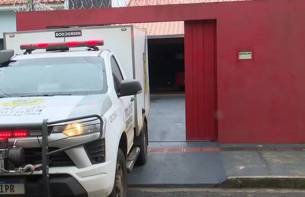 Mulher estranha portão aberto e encontra vizinho morto no Paraná
