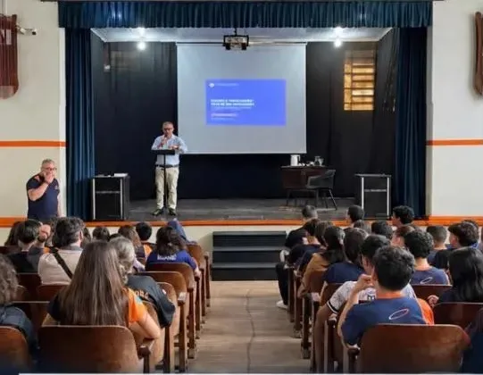 Polícia Civil leva palestra sobre bullying, racismo e cyberbullying a estudantes de Jacarezinho