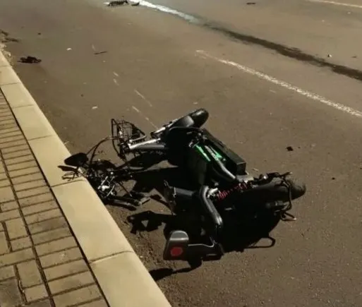 Adolescente entra na contramão com “motinha elétrica”, é atingido por carro e morre