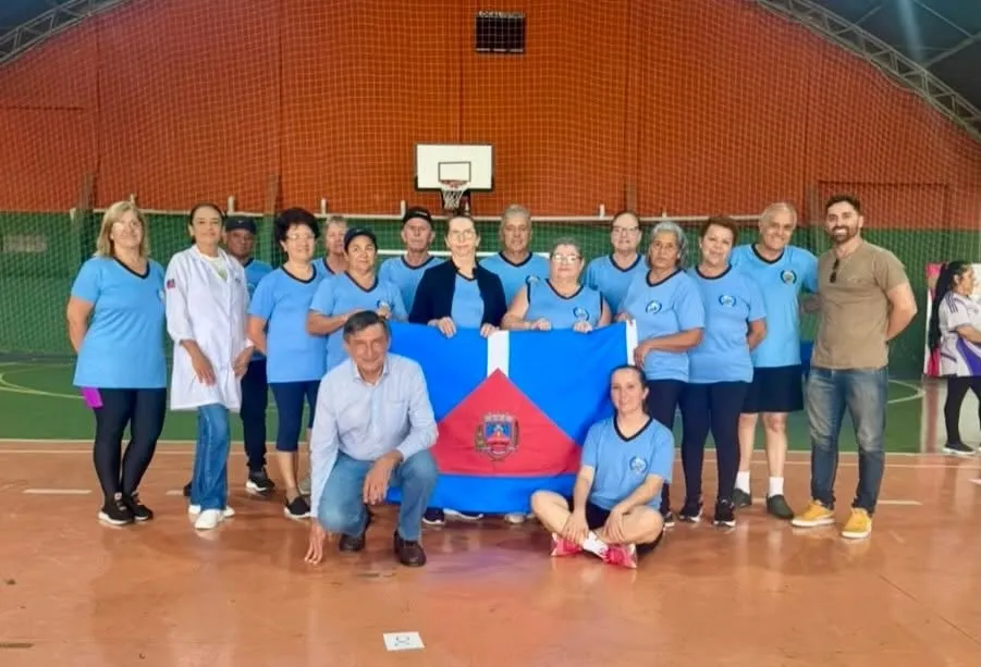 Grupo da melhor idade de Sengés participa de festival de integração em Imbaú