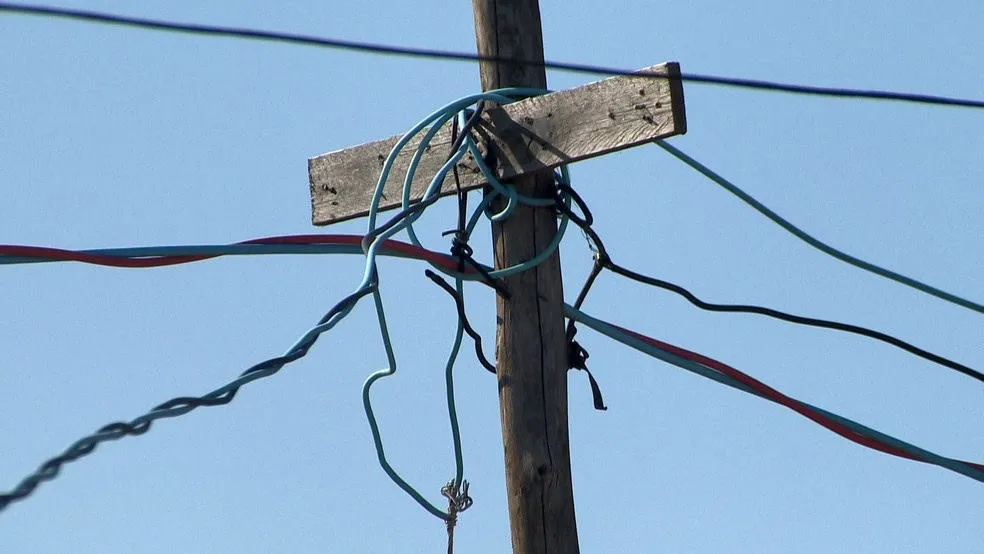 Mulher é presa tentado esconder “gato” de energia da polícia no Norte Pioneiro