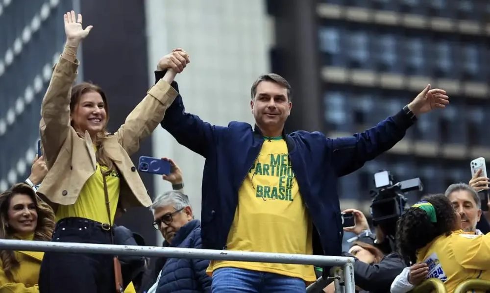 Flávio Bolsonaro atropela Lula nas urnas e vence com 68,54% dos votos em Arapoti