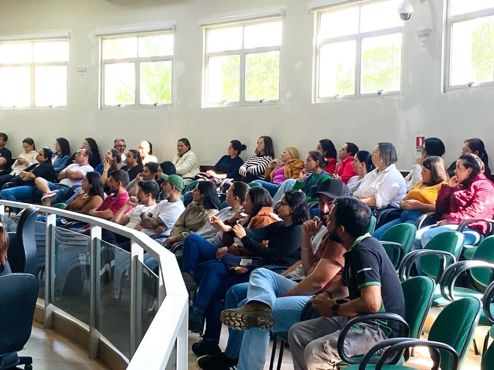 Arapoti homenageia agentes comunitários de saúde e de combate às endemias
