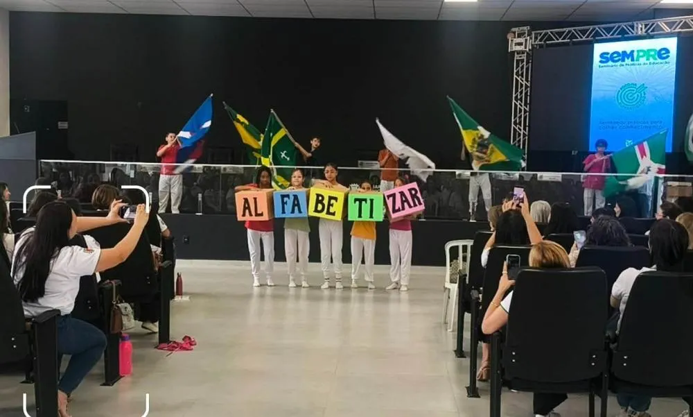 Jaguariaíva apresenta práticas de alfabetização e literatura em seminário regional
