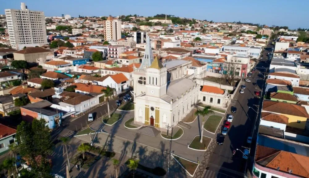 Governo do Paraná destina recursos para asfalto e ampliação de escolas em Siqueira Campos