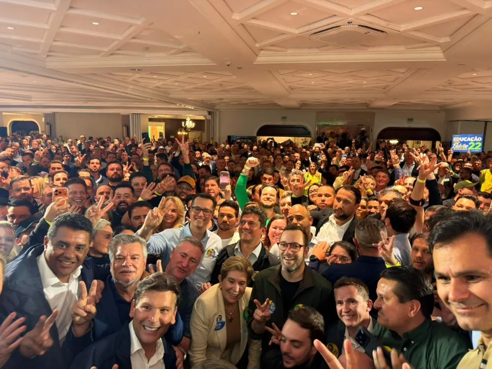 Moro reúne 230 prefeitos e quase 3 mil pessoas em evento pró-Flávio em Curitiba