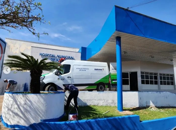Jovem vai parar no hospital após levar facadas do próprio pai na região