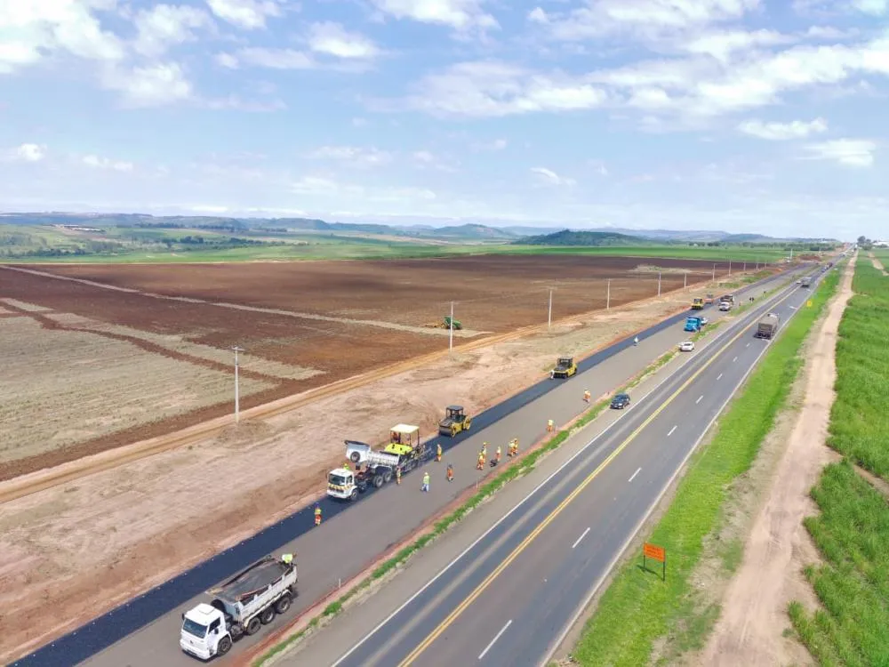 Duplicação da BR-153 avança e rodovia começa a receber asfalto em Jacarezinho
