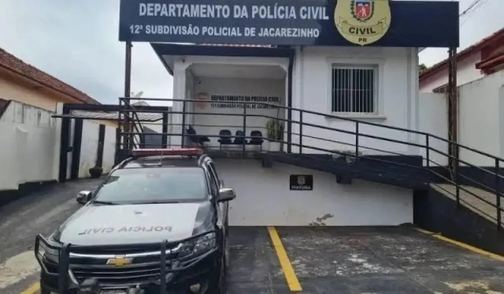 Homem é morto a facadas em plena luz do dia em praça no Norte Pioneiro