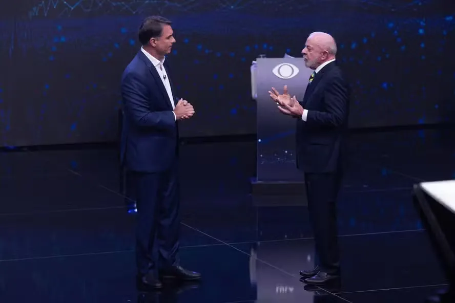 “O Brasil é um circo”: seguidores da Folha detonam debate entre Lula e Flávio Bolsonaro na Band