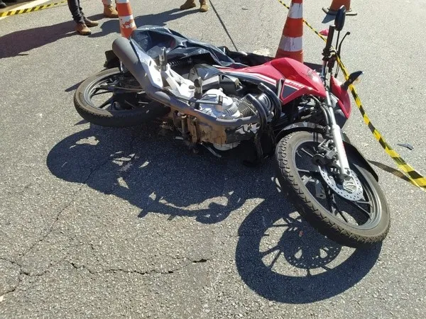Professora morre em acidente com moto no Norte Pioneiro