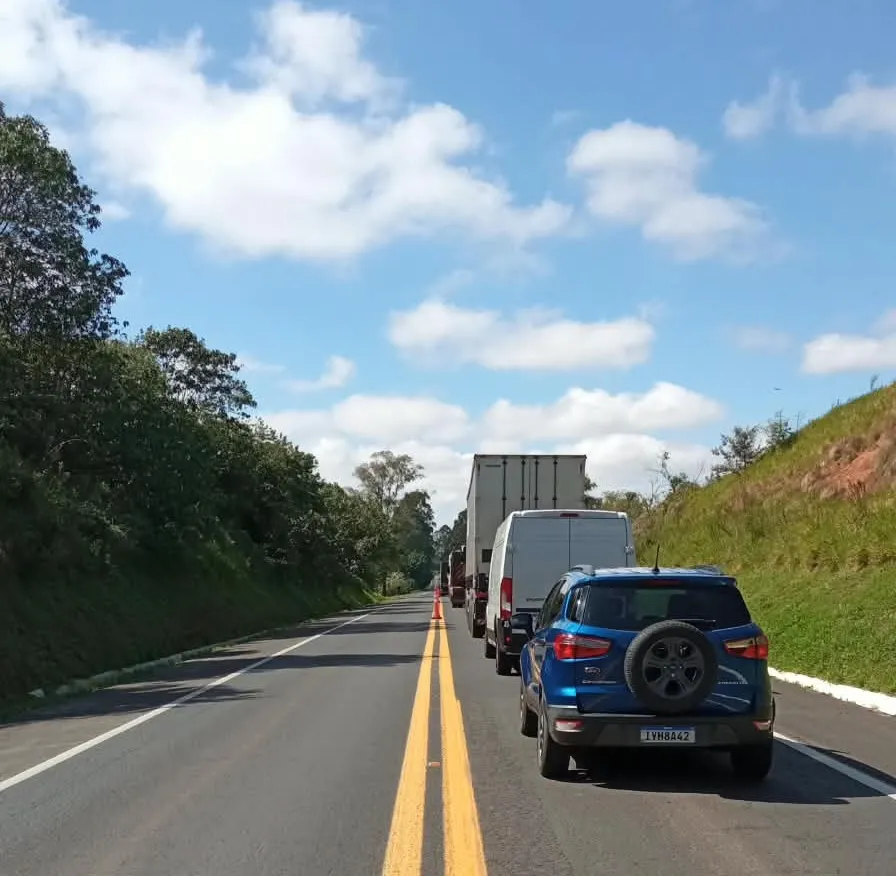 Obras na PR092 tem Pare e Siga de até meia hora em Wenceslau Braz