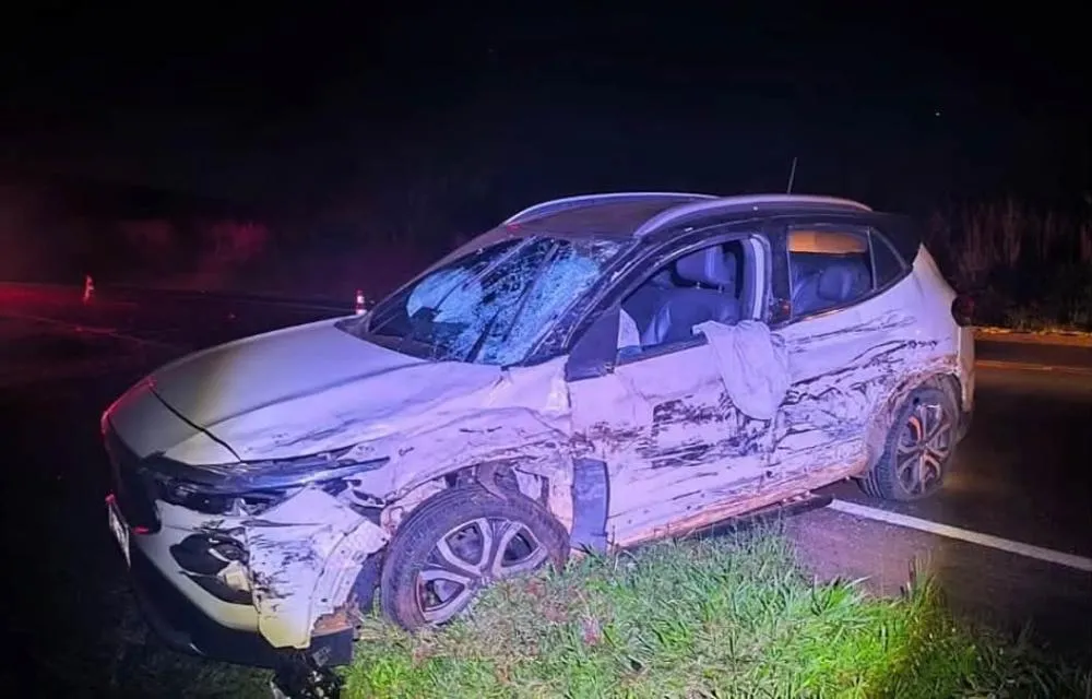 Colisão entre dois veículos deixa motorista ferida em rodovia da região