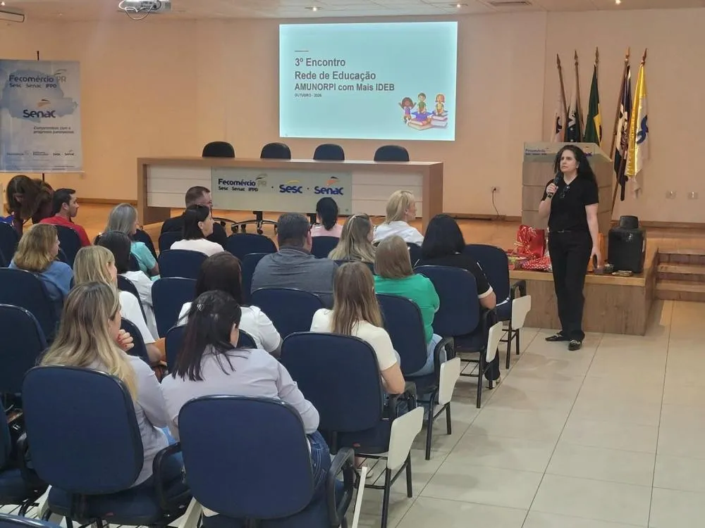Amunorpi realiza reunião para alinhar estratégias com secretários de Educação